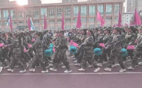 新手學(xué)上車起步操作技巧