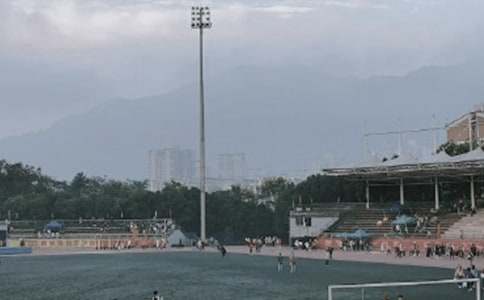 校園的操場(chǎng)作文400字