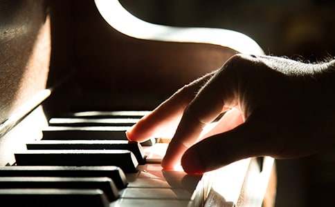 愛(ài)彈琴的我作文400字