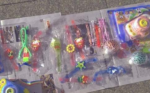 ��һ�Δ[��?c��i)����?/></p>
<h2>��һ�Δ[��?c��i)����?</h2>
<p>�����������¶��Q��Ҫ�[��?c��i)������úÜ?zh��n)��Ė|������С�������@���˄��_ʼ�ĕr(sh��)�򲻶����Ҿ����@��Ȱ������^��һ����������߅���ˎׂ�(g��)С����������ֻ���˿����]�����I�������қQ���Q��(g��)�ط����ҁ����˴�������������ͦ�_�ĵ��������ְ��_�ķŵ�һ߅��׃���������y�^������?y��n)���Ҫ�挦�F(xi��n)��(sh��)��߀�ǿ����˶����I��.�����������f�������I��һ��(g��)偰����Ҹ��V�����ǃɉK�X���������X�o�������_�ĘO�ˣ��������_������</p><p>�����^��һ������һ��(g��)����̓ɂ�(g��)С�����^������һ��(g��)����f��Ҫһ��(g��)С����һ��(g��)С�űȵ��·���һ��(g��)С��Ŷ��С����Ҫ��һ��(g��)С؈��������o������Ԫ�X�������f�������҂�֧��һ��С��������ɡ�����������������K��������Ԫ�X�����_��ѽ��</p><p>�����ְ�Ҳ������ҵ���������������ݔ�������X���Ҹ��V������Ԫ�X���������fֻ����Ԫ�����f�Ǻð�����Ԫ����Ԫ�����ֳɽ���һ������������Ԫ���ի@���������_������Խ��Խ�������܇���С���Ѷ��ؼ����������ڰְ֋����Ď����£���Ҳ�_ʼ�Ք��ؼ�����</p><h2>��һ�Δ[��?c��i)����?</h2>
<p>�����������Һ͋������˾ˡ��ˋ����ܵ܁�����ꑺ��lС�(zh��n)���w�(y��n)��һ�Δ[��?c��i)����������c(di��n)�������҂���܇ͣ��·߅���˾ˡ��ˋ���܇�ϵ��·��������¼ܴ��_����?gu��);˾˰��·�����ȥ��һ��һ�����R��`�ź���</p><p>����һ�М�(zh��n)��ú����˾�׌�Ҹ������W(xu��)���u���҄��_ʼ�ܲ�����˼�������f����Ů�����]�P(gu��n)ϵ����������(x��)�T�ͺ��ˡ����ҌW(xu��)�˾˵Ę�����С�Ľ��ˎ�����(d��ng)�r(sh��)�ҵ�Ę�t�t���������ͨ��ֱͨ�����@�r(sh��)һ��(g��)�����^�톖����С�������@�·������Xһ��ѽ�������R�ϻ��^�������������f�·����Լ��S������һ��Ԫ���������̆��ܲ��ܱ����c(di��n)���ҿ�Ҋ�����c(di��n)���c(di��n)�^���͌W(xu��)���ҕ���f����������������̽o����һ��Ԫ���Һ;˾�Ҫ�˶�ʮ�K�X�o�˰�������һ���u��ȥ�·����Һ��_�����˾�Ҳ���Һܰ����@�£���đ�Ӵ���һ�c(di��n)�������u������</p><p>�������������؄e�_�ģ�Ҳ�W(xu��)����һ��(g��)�������oՓ��ʲô����ֻҪ�J(r��n)����Ŭ������һ�����ɹ���</p><h2>��һ�Δ[��?c��i)����?</h2>
<p>����һ����һֻ�ϻ��ڴ��^ɭ�ֵĕr(sh��)�����o���п�����һ��(g��)�������ϻ���Ҋ�ǂ�(g��)���˝M����⌚��ď���߅��(j��ng)�^���ϻ��@�r(sh��)���뵽�����c�俴���e�˴�Ѵ�ѵ�.ٍ�X����Ȼ�Լ�Ҳٍһ�ѡ������ǣ��ϻ�ȥ���Ј���</p><p>������(j��ng)�^�Ј��{(di��o)�飬���������һ�@��ԭ���Լ��������¶��ǌ�����������������һ�K�������ϡ����ϻ����ۣ��r(ji��)�����h�������ӷ���·߅���Լ����ڲ�ǰ�档�^��һ����������һ��(g��)�ݸ߂�(g��)��Ҫ�I�ϻ��ĺ�����ϻ������qԥ���������ӰѰ������Լ�ȫ���ĺ���������h�Ãr(ji��)�X���İ�ɽ������^��һ����������һ��(g��)С����Ҫ�������ϻ�֪��������һ����ʹ������飬���Ǟ����X���ϻ��f���������ăr(ji��)�X����һ��Ԫһ�w����С�����X�÷ǳ��������I���ϻ�ȫ���Ļ�����С���ӄ�����һ�����b����ϰ��܁���Ҫ���߃r(ji��)�I�»�Ƥ���ϻ�����ʹ���»�Ƥ���]���ϻ�����⣬�ց���һλ�N��Ҫ�I�����������Լ�Ը����߃r(ji��)���ϻ�׃����ȫ������o�ˏN����</p><p>�����˕r(sh��)���ϻ���ֻʣ��һ�����^�ܣ�����һλ���t(y��)��������ˎ�����Ͱѻ����I�������ϻ�������?c��i)��ϔ[��һ����X��Цһ���������ϻ��أ����I���Լ��@Щ�X�s�]������</p><h2>��һ�Δ[��?c��i)����?</h2>
<p>�����f���[��?c��i)������һ����İ�����ֵ��ԸɃ����RҎ(gu��)����Ȥ��С�������b����ߔ��c(di��n)������������Ҳ�S�S��ԇ�����ڼ��T�ڔ[��?c��i)��?/p><p>����������С�^(q��)�T�ڣ�����ģ�Иӵİ�һ���؉|䁵���ʯ�^�������ќ�(zh��n)��õ���Ʒ��������ȴ�͹��R���r(sh��)�g�^�ĺܿ��ҵ����ֵț]��һ��(g��)�ˁ��I���톖����������Щ���������ҿ�����ڸ��ڔ����x��Ʒ���ҵ�С�������������o�ˆ���</p><p>�����@�r(sh��)�Ҵ��X���늟��������������������Լ����f������������һ��(g��)�A�������@���ҵ�.�U(ku��)�������������������������쌦���U(ku��)���������Լ�����Ʒ����Ȼ��Ч��������һλ͡������ĵĽo����B��Ʒ���K�ڳɹ������ˡ��˕r(sh��)�˿̵�����o�����������Ĺ��R׌�Ғ굽�������ĵ�һͰ���ҵ�đ��Խ��Խ������һ�P������ɣ��ڶ��P�������P���������ի@�M�M����</p><p>�����@���H���w�(y��n)�[��?c��i)���׌�ҌW(xu��)�����n����]�е�֪�R���x��Ʒ���u��Ʒ�����k������Ʒ�u�o�e�����굽�X������ČW(xu��)��������ͨ�^�@��呟��ҵ�đ���������c�˜�ͨ��������(qi��ng)����Ҳ�w�����˰ְ����������X�Ĳ���������Ҫ�����Ғ굽���X��������</p><p>����ͬ�W(xu��)����һ���w�(y��n)����</p><h2>��һ�Δ[��?c��i)����?</h2>
<p>����������һ��(g��)��ֵ���ڴ������ӣ���?y��n)���Ҫ������������һ��[��?c��i)������?/p><p>�����������҂�Ҫȥ�S���Ј����l(f��)�|����������ߵ����J(r��n)������x�������ҵľ��ĺY�x�������x�˰˺И��ߺ�����(g��)��������������Ԫһ����������Ҳ����Ԫһ��(g��)��һ������70Ԫ�������f�@�ͽгɱ��r(ji��)��</p><p>�����҂��������l(f��)�õĖ|�����߸��d�d�؁����������Ȱѵ؉|䁺����ٰ�������R��?c��i)[�����棬�҂��ĵ�?c��i)�����Ū���ˡ?/p><p>�������ĵ�һλ����������������߅��������'���]�������ɹ��u����һ��(g��)�������������ֻС���u�����ò�����������˿����������룺�ҿ϶�������ݔ?sh��)ģ��ڶ�λ���˿��������@߅�������������f��һ��Ԓ���������R�I�������ゃ�����f��ʲôԒ���]�e(cu��)�������ǡ��ҽo�ゃ����һ�K�X�����Ұl(f��)�F(xi��n)�@�Ӿ��Ǻ��u��ÿ��(d��ng)�п��ˁ����Ҿ����@һ�����؄e��ʹ��</p><p>������(j��ng)�^һ����ĕr(sh��)�g���ҵĖ|�����u���������еĎ׺��]�ӣ������wĽ��Ŀ�⿴��������Ц��Ц���������ļ���f���������ø炃����Ո��Ա���������</p><p>�����mȻֻٍ��ʮԪ�X�����Һ��_�������w������ٍ�X�Ĳ��������Ժ���һ��Ҫ�ڃ���(ji��)�s�����y���X�ˡ�</p><h2>��һ�Δ[��?c��i)����?</h2>
<p>�����������ٵĕr(sh��)�����ώ�������һ�(xi��ng)�؄e�����I(y��)�����[��?c��i)�����Ҳ푑?y��ng)�ˇ��ҵ���������������?y��n)�һЩԭ��]���s�ϼ��w��.��������ԋ����o�҆Ϊ�(d��)��(zh��n)����һЩ�|����׌���w�(y��n)һ�Ѯ�(d��ng)С�ϰ�ĸ��X��</p><p>����һ�_ʼ�ҿ������Լ������Ͱє�λ�ӽo�������������Լ��T������܇�������D(zhu��n)��һȦ���؁�߀�]���_�����͸������f�����e�[����Ҳ�]�����I�����������V�ң���Ҫ����������(ji��n)����ȥһ�����Եġ���</p><p>�����@�΋����]׌���ٳ�ȥ����������?c��i)��^��һ������Ȼ��һƿ����Һ��һ��С�N�������I���ˣ��Ҹ��d�Ĳ��c(di��n)���������ұ�����������������һ������]���u�|�����ҳ�ȥ�D(zhu��n)��һȦ���@�οɲ���ȥ�������ǿ�����һ�����l(f��)�F(xi��n)���������ԾͰ����Q�����ط�?j��ng)]һ�������u��һ�������z��</p><p>����һ�������������X������Ҳ׌�������ի@���������w����������С�ϰ岻���ף����HҪ��(ji��n)��������߀Ҫ�`������߀Ҫ�^�m(x��)���[������呟���</p><h2>��һ�Δ[��?c��i)����?</h2>
<p>��������ĵ�?c��i)��?j��ng)��(j��)�ܻ𱬣���Ҳ����ȥ�[��?c��i)�ѽ�?/p><p>�����ż������ҽK�ڿ��Ԕ[��?c��i)��ˡ?/p><p>�����ҵĺ����������.��ȥС��Ʒ�Ј����l(f��)�˺ܶ�С�|������������L(f��ng)�����Пɹ�����н≺��������L�������������������˵���һ��������L(f��ng)���������D(zhu��n)�ӵ��^�����ܰl(f��)�������l(f��)���L����Ļ����߀�]�М�(zh��n)�䣬�͸���ȥ�[�������҂��_��С�^(q��)�V�������[�_�؉|���ó��_�����[����Ʒ���ڏV�����С���Ѻܶ࣬���r(sh��)����С���ч��^��߀���˿����N��Ʒ�������I���˅s���������˺þ������u��ȥһ��(g��)�|����һ���u����K�X���҂������˺��L�r(sh��)�g���ֵ��˺��L�r(sh��)�g�����u�˃ɉK�X���[��2С�r(sh��)���u���߉K�X��Ҳ̫�y�˰���</p><p>�����҂����Y(ji��)�˽�(j��ng)�(y��n)��һ��С���ѳ����涼�����֙C(j��)��Ҳ�����X������ҪȥС�^(q��)�̘I(y��)�ֵďV���[�����I�|�����˶��������������������[��Ҳ�u���˶��ٖ|�����겻�˶����X��</p><p>�����w�(y��n)����Ĕ[��?c��i)��_ʼ��ϣ���@�ο��Y(ji��)�Ľ�(j��ng)�(y��n)���´��҂��[�����á�</p><h2>��һ�Δ[��?c��i)����?</h2>
<p>������ǰ����һֻ�ϻ���ɭ����˯�X�ĕr(sh��)��һ����@���ˣ��ϻ�һ����ԭ����һ��(g��)��Ů�������ϒ����S���(xi��ng)朣����w�χ�����ˮ�������M(j��n)����ˮ���ϻ��ǳ��wĽ���Q��Ҫ��ȥ���X��</p><p>�����ڶ��죬�ϻ����������_ʼ�[��?c��i)�����һ�����́���һ��(g��)�ˣ��ϻ����d�O����һ�����߸����Bæ���������^����Ҫ�IЩʲô�������ǂ�(g��)�˻ش𣺡���Ҫ�I��Ļ����������Ҳ�Ҫһ�w������Ҫ�I������ȫ����`�������ϻ�һ ���Ľ���������ʲô���������ǿ��Ǻ��۵������ǂ�(g��)�����f�������r(sh��)���ҽo��һ��P�X�����ϻ� ��Ͱ����o���ˣ��ǂ�(g��)���õ�һ�ѻ������d�O�����Ͱ���ʮ�f�o���ϻ���Ȼ���������</p><p>��������ĕr(sh��)���ց��˃�λ���ˣ�һλ�������t(y��)��һλ�ǏN���������t(y��)�f������Ҫ��Ļ��ǡ����N���f������Ҫ��Ļ�������ϻ����˵õ�����Ľ��X���ʹ�(y��ng)��������Ҫ�����ѻ��Ǻͻ��ⶼ�o�����������������ϻ���(zh��n)��ؼң�һ����һ��ˤ�˂�(g��)���������@����?y��n)��ϻ���ֻʣ��һ��(g��)�^�����ϻ����������G�G���nƱɵ������</p><p>����ͨ�^�@��(g��)�������������˸�ʲô�¶�Ҫ˼�����@ô��������ʲô�ӵĺ�����Л]��Σ�U(xi��n)������Ҫ�Q(m��o)Ȼȥ��һЩ����</p><p>����һ�Δ[��?c��i)����ġ����P(gu��n)���£�</p><p><a target=