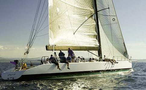 汪洋里的一帆船小學(xué)作文