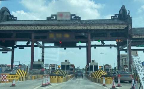 ���ٹ�·�а���ͬ