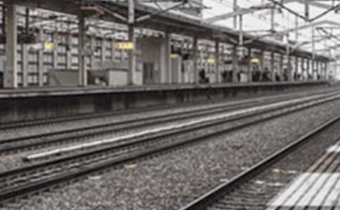 ֻ��һ�˱����Ļ�܇վ