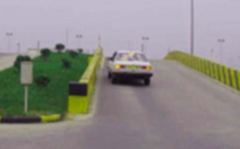 �{У��Ŀ��֮���·�{񂼼��