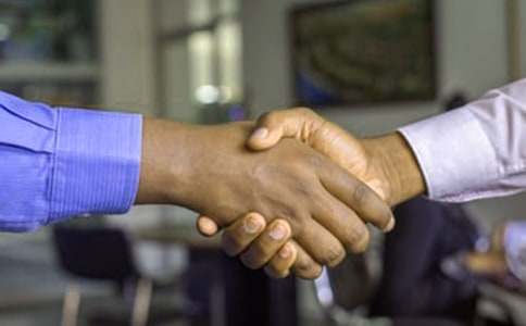 不和自己講和作文