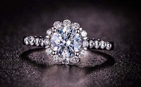 趣味童話故事:魔力銀戒指