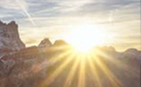 年華在黎明前老去作文800字