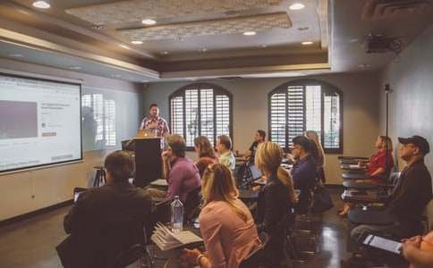 ��У������x�������W