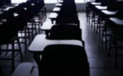 ��һ��������2000�� :20����ĸУ