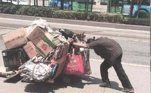 拾荒老人我誤會(huì)你了小學(xué)作文