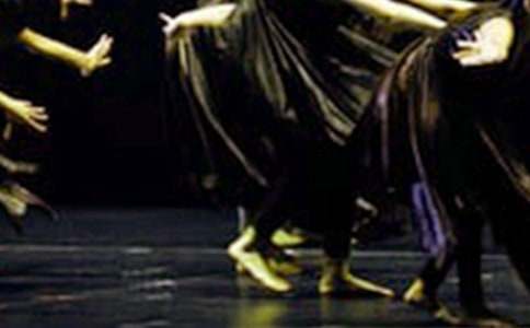 С؈?zh��)������?/></p>
<h2>С؈?zh��)������?</h2>
<p>������ǰ����һֻ�ǳ�ϲ�g�����.С؈������ϲ�g���赸�������衣</p><p>����һ����С؈�ڏV��������������ĕr���� ҊС����߅���f����������һ�c��Ҳ�����棬߀����ȦȦ��������С؈ �˾Ͱ�������Q����ȦȦ�衣</p><p>�����ڶ�����С؈�ֵ��V������ȦȦ�����^��һ�������� Ҋ·�^��С�����f����ȦȦ��ֻ��һ����������o�������Һ����壬߀�Ǹ������������С؈ ���ְ�ȦȦ��Q���˸�������</p><p>�������^��һ�죬С؈�ٴε��V���������^����ͻȻ��һֻС���ӔDüŪ�۵��f����������һ�c��Ҳ���������ҷ����^��Σ�U��߀�ǰW�W������˼����С؈ �˾ͰѸ�����Q���˰W�W����</p><p>���������С؈��Ҳ���������������������֪�����Լ�������ʲô������</p><h2>С؈?zh��)������?</h2>
<p>����С؈����ס������ɭ�������^��ƽ�o��������</p><p>������һ����ɭ�������һλ���Z�݆T���������������һŤһŤ�����������wĽ�O����</p><p>����С؈�����ϲ�g������ �f���Z���ˣ����sȥ����Ո����ô���������ɞ�����ɭ�ֵ�'���ǡ�</p><p>�������Z�݆TҊ����������\�����ʹ�(y��ng)���������������֌������f�������������Ǻ����������赸����һ�������£���Ҫ�к܏������������������ܳɞ�һ�������������������� ���Ժ��������qԥ���f���������Z�ώ�����֪�������������ܳɞ�һ����������ʲôҲ�����������Z�ώ�Ҋ�����˛Q�ģ����f����������Ȼ���ЛQ����ÿ���糿��͵�����ɭ�ֵ������߅�����Ҿ���(x��)������</p><p>������ˣ�ÿ������������͸������Z�ώ���������峺�ĳ�ˮ߅����(x��)�����俴���Ƀ��ĺ�ˮ���������Z�ώ��ĵ�Ӱ���Լ��ĵ�Ӱ����������e�`�������M���ǳ�����</p><p>�������@�ӣ�����������Z�ώ�һ����(x��)���������K�ڳɞ�������ɭ��һ��������������</p><p>��С؈?zh��)������ġ����P(gu��n)���£�</p><p><a target=