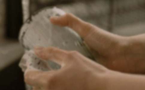 ��?gu��)Ͱְ�ϴ�����?/></p><p>�������������������������ϴ���Ę��������ˮ��������ϴ������Ȼ����ò�ϴ����������룺ϴ�벻�Ǻܺ��εĆᣬ�ְ�ÿ��߀ϴ��ô�������ĥ�r(sh��)�g�����ҵ����҃ɷ�犾�ϴ���ˣ�����������ŝM�M�Č��ְ֋����f������ϴ���ˣ����������Ű��ɵ����^��������һֻ�������˿����f�����������mȻ��ϴ�ú��J(r��n)����������ķ���߀�]��ϴ��������߀�К�����ϴ�������㿴������ȥ߀��Щ���ϴ������һ��Ҫ�_ϴ�Ƀ�������t�����w���������f����������ʾ����������(y��ng)ԓ�ò�����������涼ϴ���������ԁ�ˮ����(f��)�_ϴ�Ƀ���һ߅�_һ߅���ֱִ꣬���Ƀ��˞�ֹ����������ԭ��ϴ��Ҳ�������������\�����f�����������ϵ����ҳа�����</p><p>�����ڶ������ϣ����Ջ����o�ķ�����ϴ������Ȼϴ�ĺܸɃ����ְָ��d��ֱ�����ܸ����ܵ��˰ְֵĹĄ�(l��)�����Q���Ժ�Ҫ��(j��ng)���Ͱְ�ϴ����</p><p>��������������ϴ���@��һ��С�£����������Σ�����������������Ҫ������߀�����������֪���ְ֋���ƽ�r(sh��)�ɼ҄�(w��)���Ƕ�ô���۰�����һ��Ҫ����������</p>
<p>����?gu��)Ͱְ�ϴ�����ġ����P(gu��n)���£�</p><p><a target=