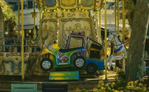 ��ɫ����µ����D(zhu��n)ľ�R��(y��u)������