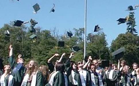 助力寒門學子放飛夢想作文